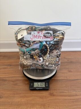 (OVER)5LBS MYSTERY JEWELRY BAG LOT